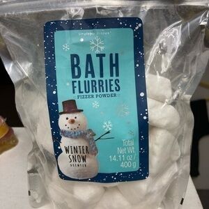 NWT Bath Flurries  🛀 Fizzer Powder. Scented in ❄️ Winter Snow ⛄️